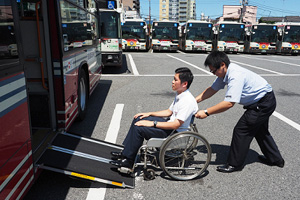 車いすご利用のお客様乗車時におけるスロープ板、及び固定ベルトの取扱い教育